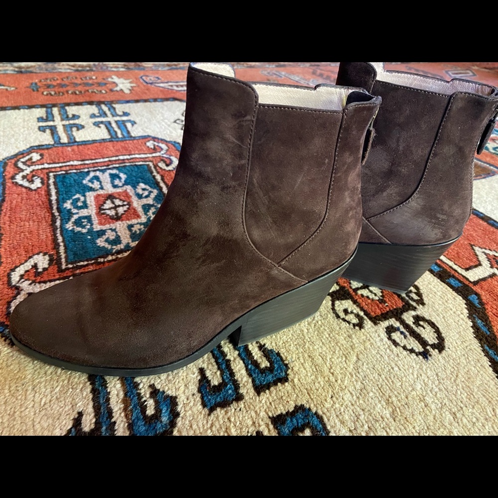 EILEEN FISHER BROWN SUEDE LOW BOOTS